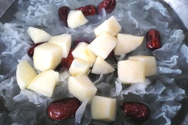 苹果银耳红枣汤的做法图解8