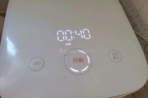 红枣银耳小米粥的做法图解5