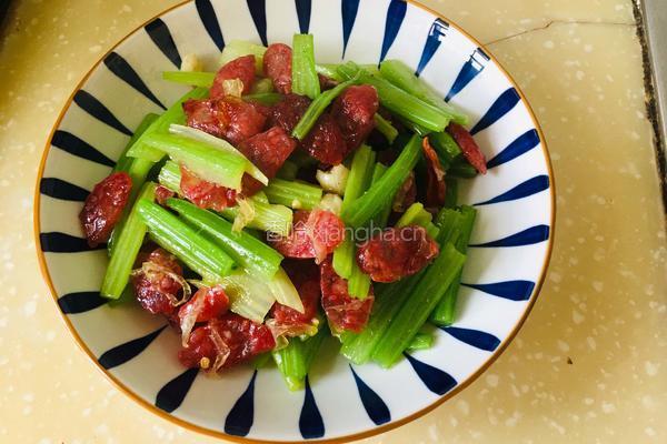 芹菜炒腊肠的做法图解8