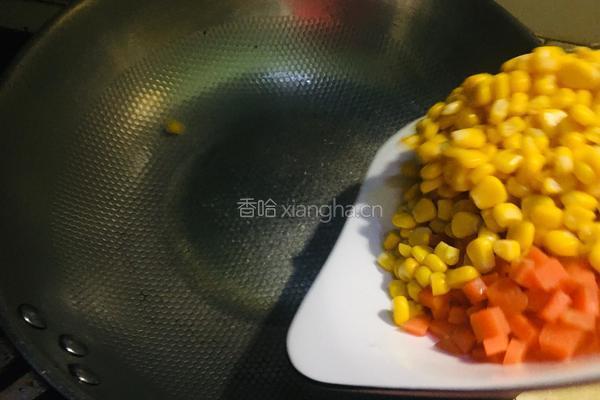 胡萝卜炒甜玉米的做法图解4