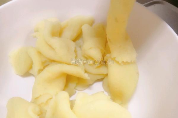 椒盐土豆卷的做法图解2