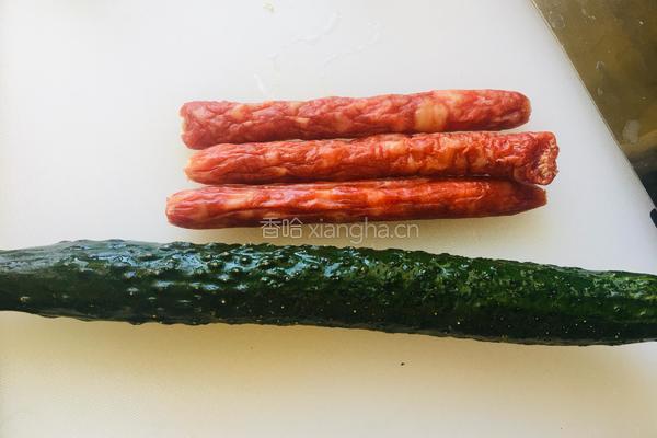 腊肠炒黄瓜的做法图解1