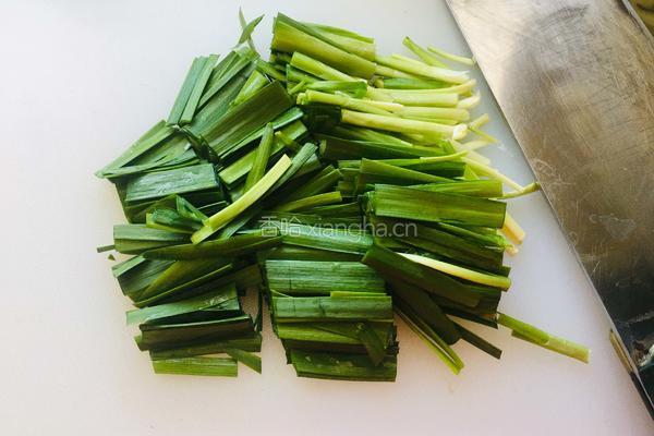 鱿鱼丝炒韭菜的做法图解5