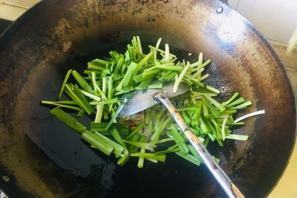 豆皮炒韭菜的做法图解4