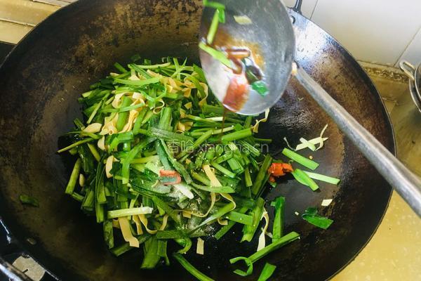 豆皮炒韭菜的做法图解5