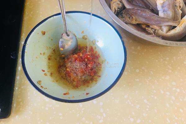炝拌蒸茼蒿的做法图解6