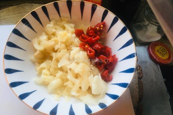 泡菜炒肉烩柳叶面的做法图解4