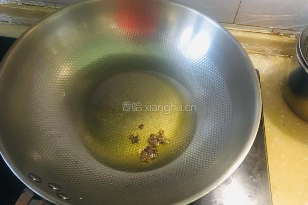 泡菜炒肉烩柳叶面的做法图解5