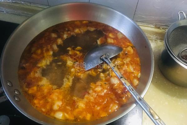 泡菜炒肉烩柳叶面的做法图解9
