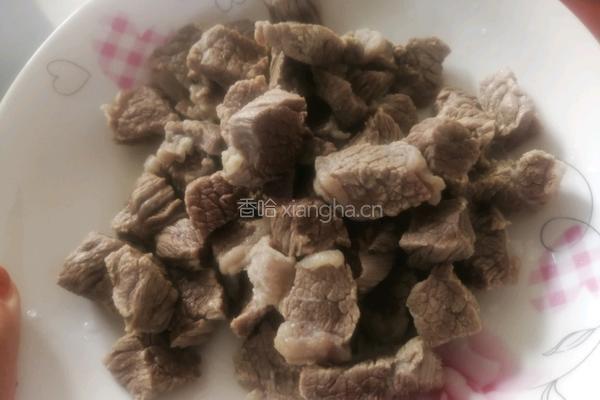 青椒炒牛肉的做法图解1