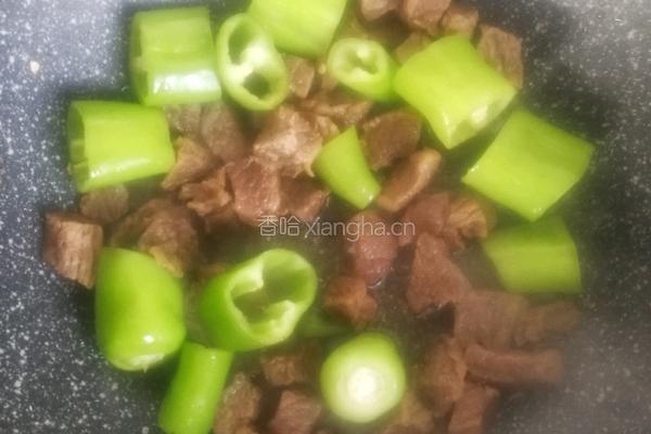 青椒炒牛肉的做法图解5