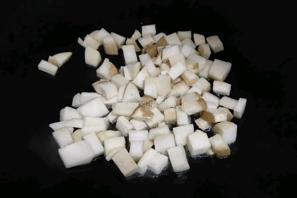 杏鲍菇炒牛肉粒的做法图解4