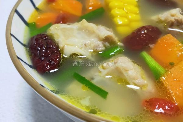 胡萝卜玉米排骨汤的做法图解8