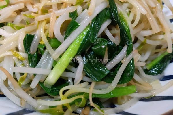 绿豆芽炒韭菜的做法图解5