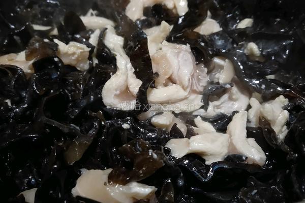 黑木耳炒肉的做法图解3