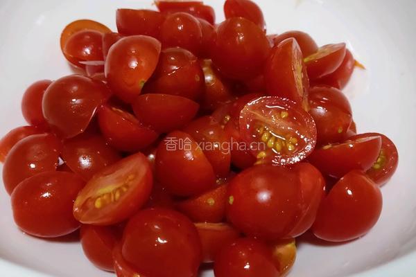 圣女果炒蛋的做法图解1