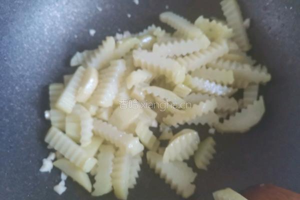 香辣孜然土豆条的做法图解8