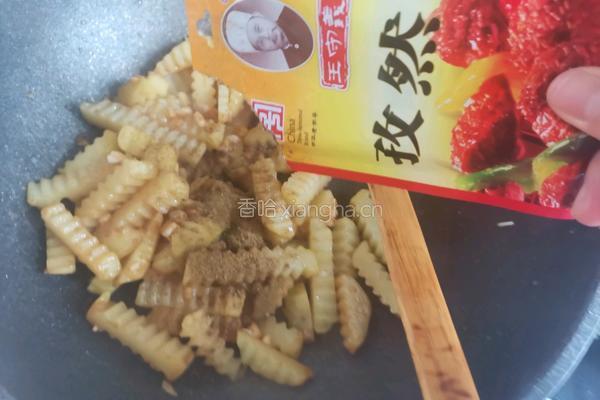 香辣孜然土豆条的做法图解11