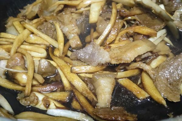 杏鲍菇炒腊肉的做法图解3