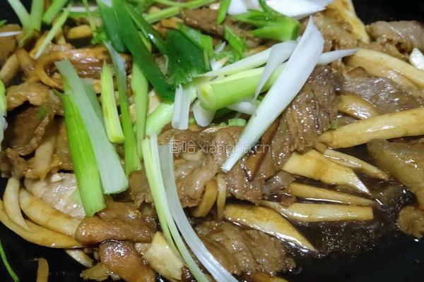 杏鲍菇炒腊肉的做法图解4