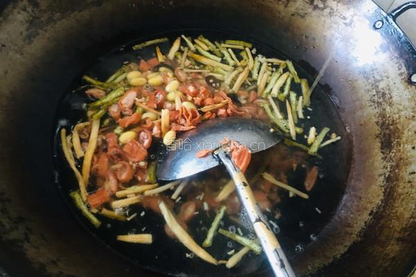 酸辣肠子汤的做法图解2