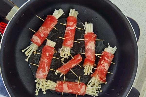 香煎肥牛金针菇卷的做法图解2