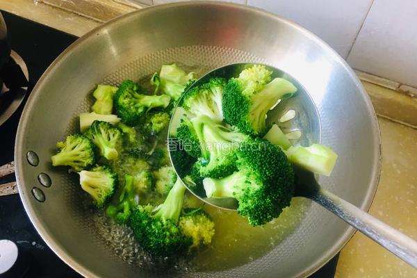 白灼西兰花的做法图解4