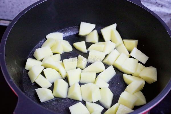 土豆火腿焖面的做法图解3