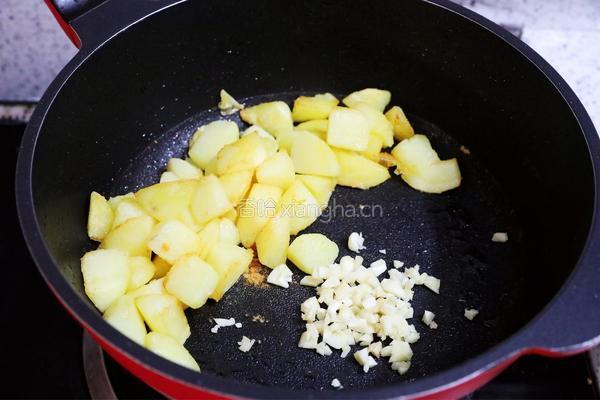 土豆火腿焖面的做法图解5