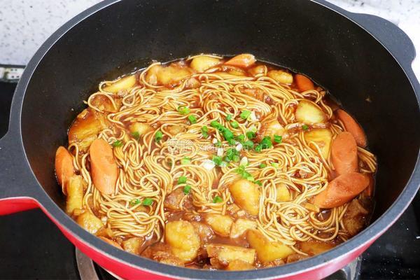 土豆火腿焖面的做法图解14