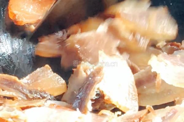 腊肉炒白干的做法图解3