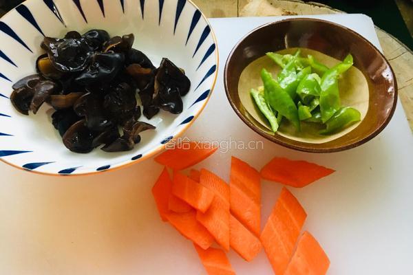木耳胡萝卜炒山药的做法图解5