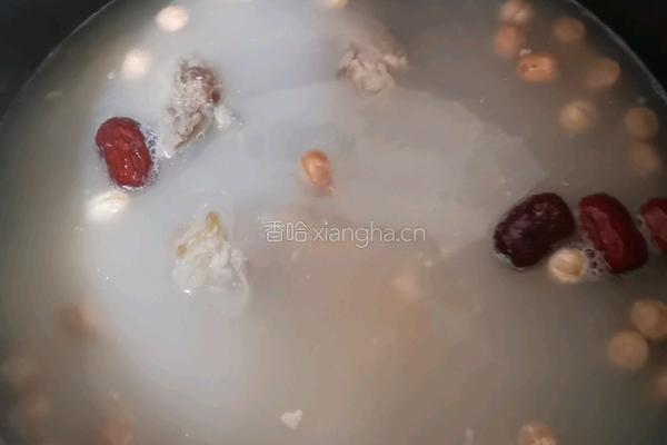 山药花生排骨汤的做法图解7