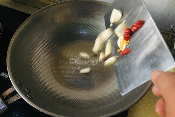 青椒炒腊肉的做法图解2