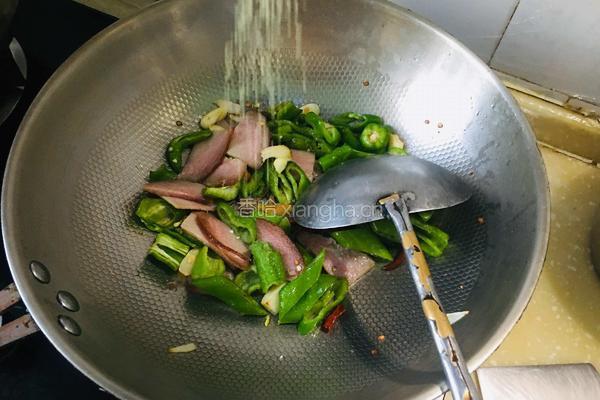 青椒炒腊肉的做法图解5