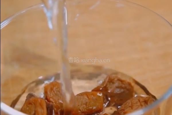 超下饭的话梅小排的做法图解1
