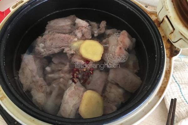 羊排炖萝卜的做法图解2