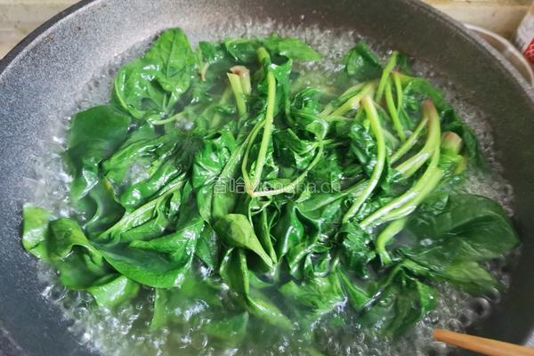 菠菜拌花生米的做法图解4