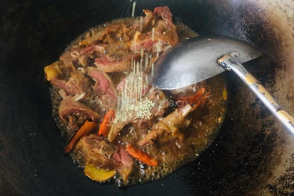 青椒蒜苗炒腊鸭的做法图解6
