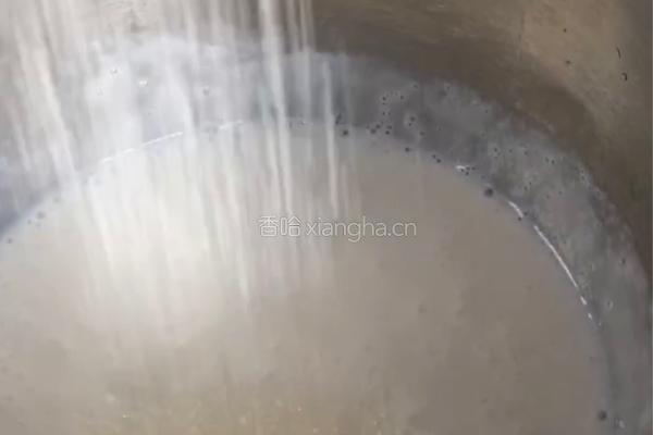 爱心草莓生日蛋糕的做法图解2