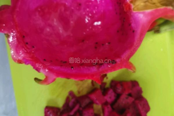 宝宝辅食～火龙果炒饭的做法图解1