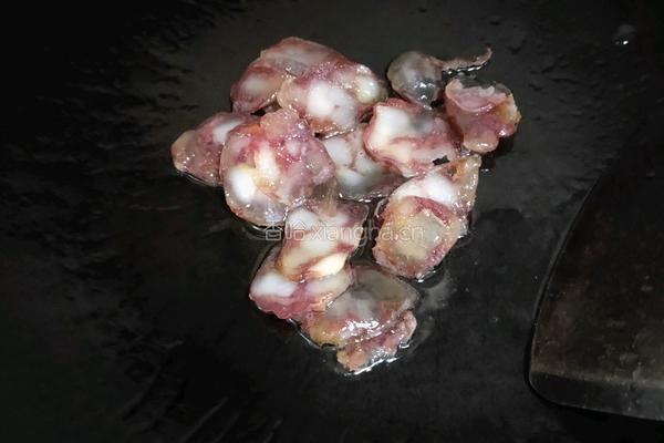 黄瓜炒腊肉的做法图解1