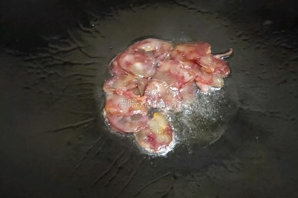 黄瓜炒腊肉的做法图解2