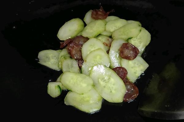黄瓜炒腊肉的做法图解4