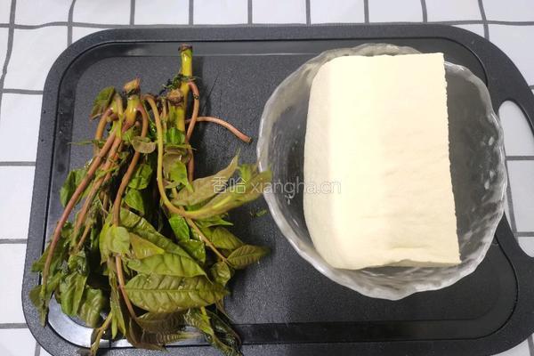 时令菜之香椿芽拌豆腐的做法图解1