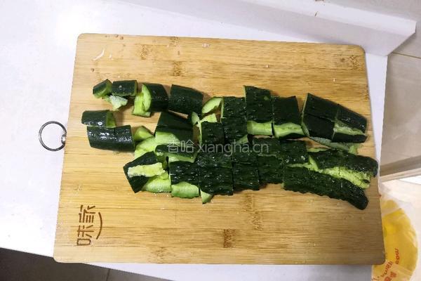 腌黄瓜的做法图解1