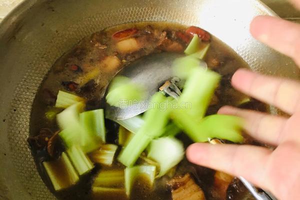 红烧肉烩菜的做法图解7