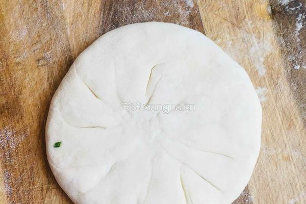韭菜鸡蛋发面馅饼的做法图解2