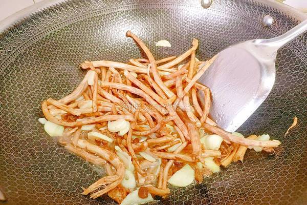 茶树菇炒四季豆的做法图解11