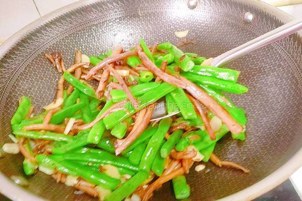 茶树菇炒四季豆的做法图解16